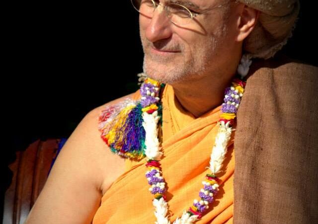 BhaktividyaPurnaMaharaja