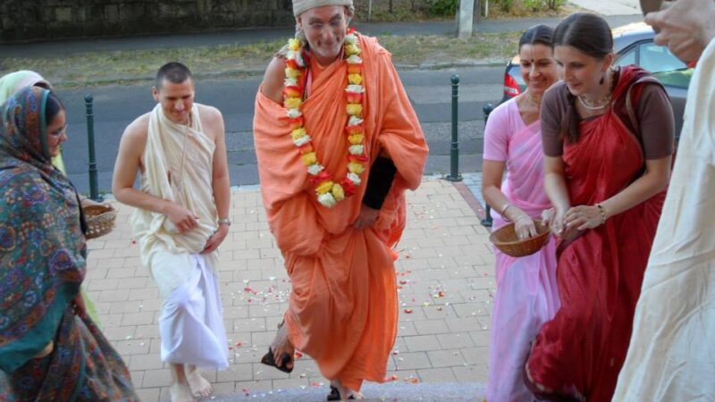 HH Bhaktividyā Pūrṇa Svāmī, Hungary